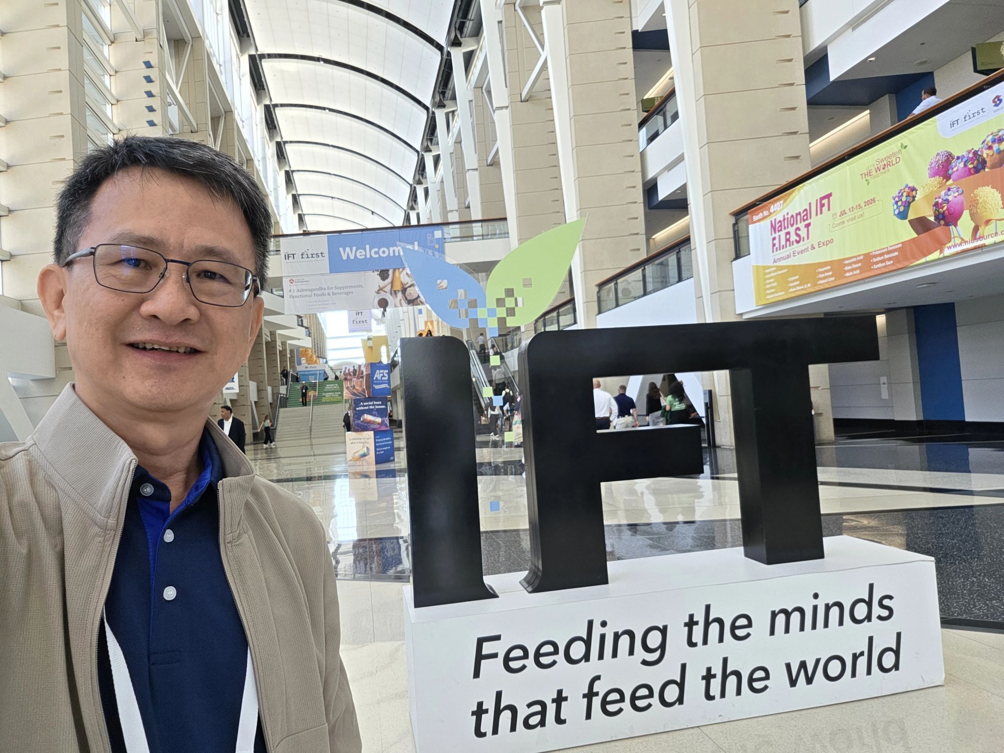 The IFT sign, “Feeding the minds that feed the world”, at the event in Chicago